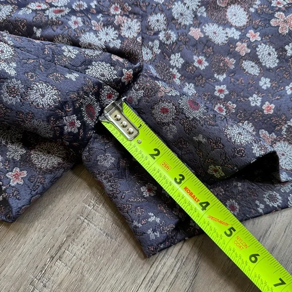 Loft Floral Print Shorts - Size 2 - Picture 3 of 14